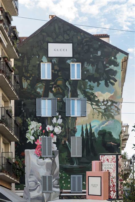 gucci wall milano|gucci street art.